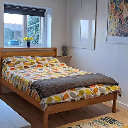 Modern Studio Apartment With Outstanding Views, Sleeps 2 Newlyn Esterno foto
