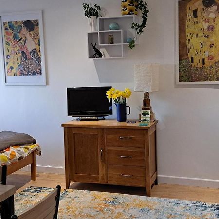 Modern Studio Apartment With Outstanding Views, Sleeps 2 Newlyn Esterno foto