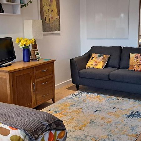 Modern Studio Apartment With Outstanding Views, Sleeps 2 Newlyn Esterno foto