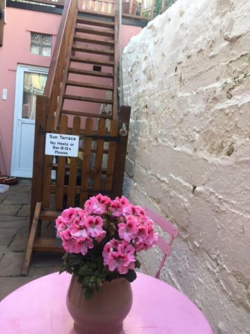 Modern Studio Apartment With Outstanding Views, Sleeps 2 Newlyn Esterno foto