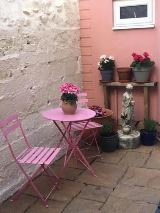 Modern Studio Apartment With Outstanding Views, Sleeps 2 Newlyn Esterno foto